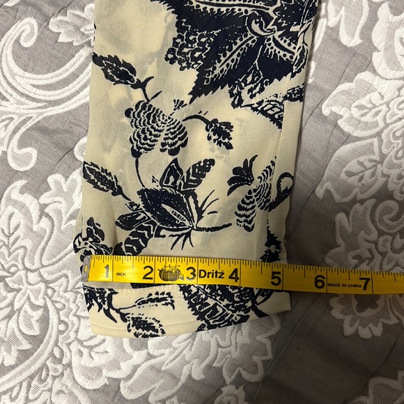 Navy & cream floral blouse - Women’s Medium - EUC - Picture 12 of 12